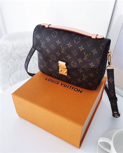 louis vuitton wickeltasche|Louis Vuitton mini pochette.